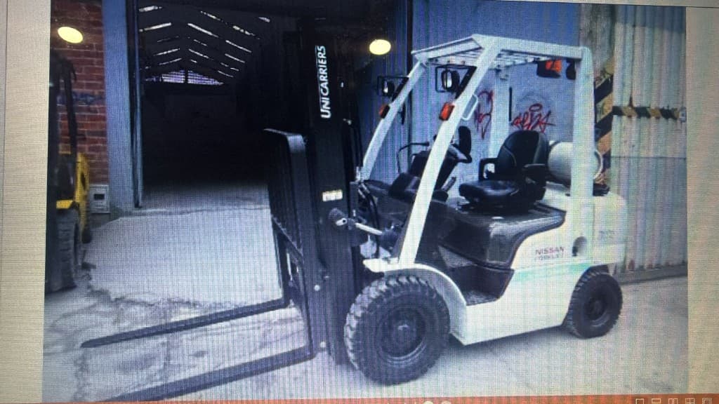 Montacargas Nissan UniCarriers blanco — INGEMAQ COLOMBIA SAS, modelo MP1F2A25DV