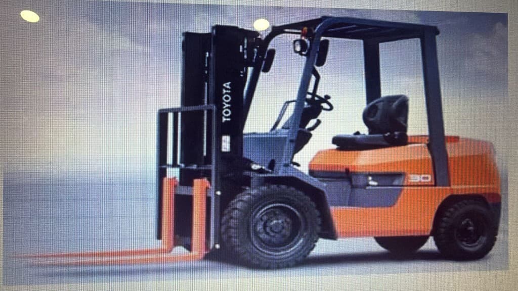 Montacargas Toyota naranja 3 t — catálogo INGEMAQ COLOMBIA SAS